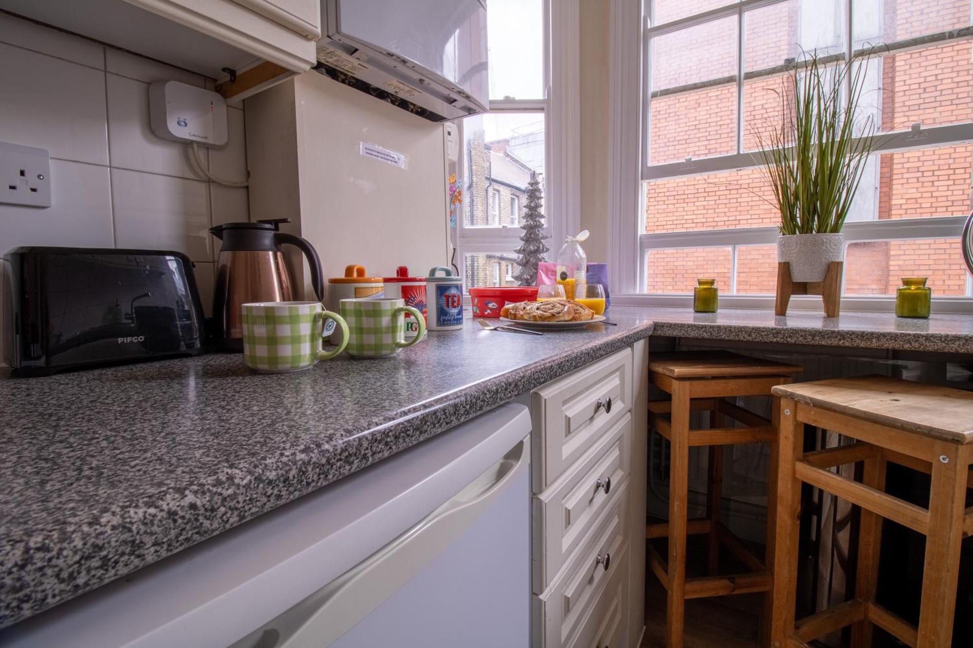 Cosy 2-Bedroom Apartment In Mayfair 8Cb - 4Th Floor No Elevator London Exteriör bild