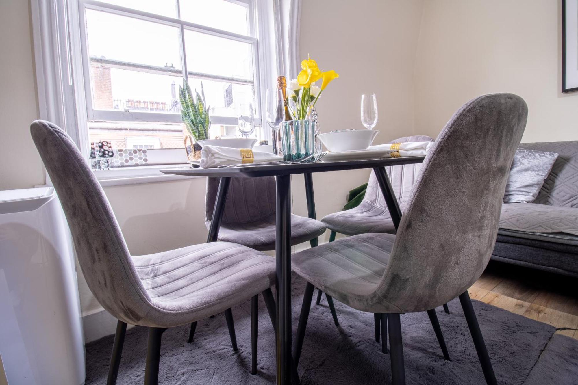 Cosy 2-Bedroom Apartment In Mayfair 8Cb - 4Th Floor No Elevator London Exteriör bild