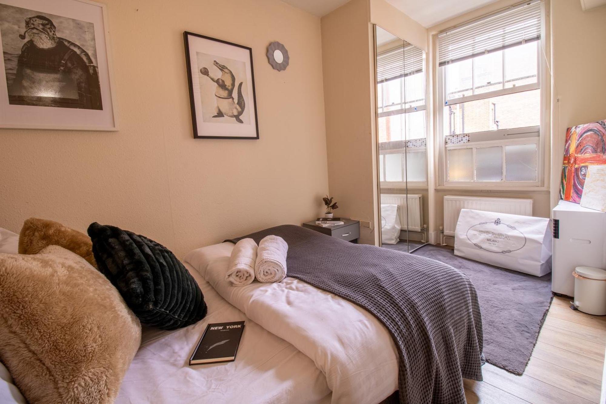 Cosy 2-Bedroom Apartment In Mayfair 8Cb - 4Th Floor No Elevator London Exteriör bild