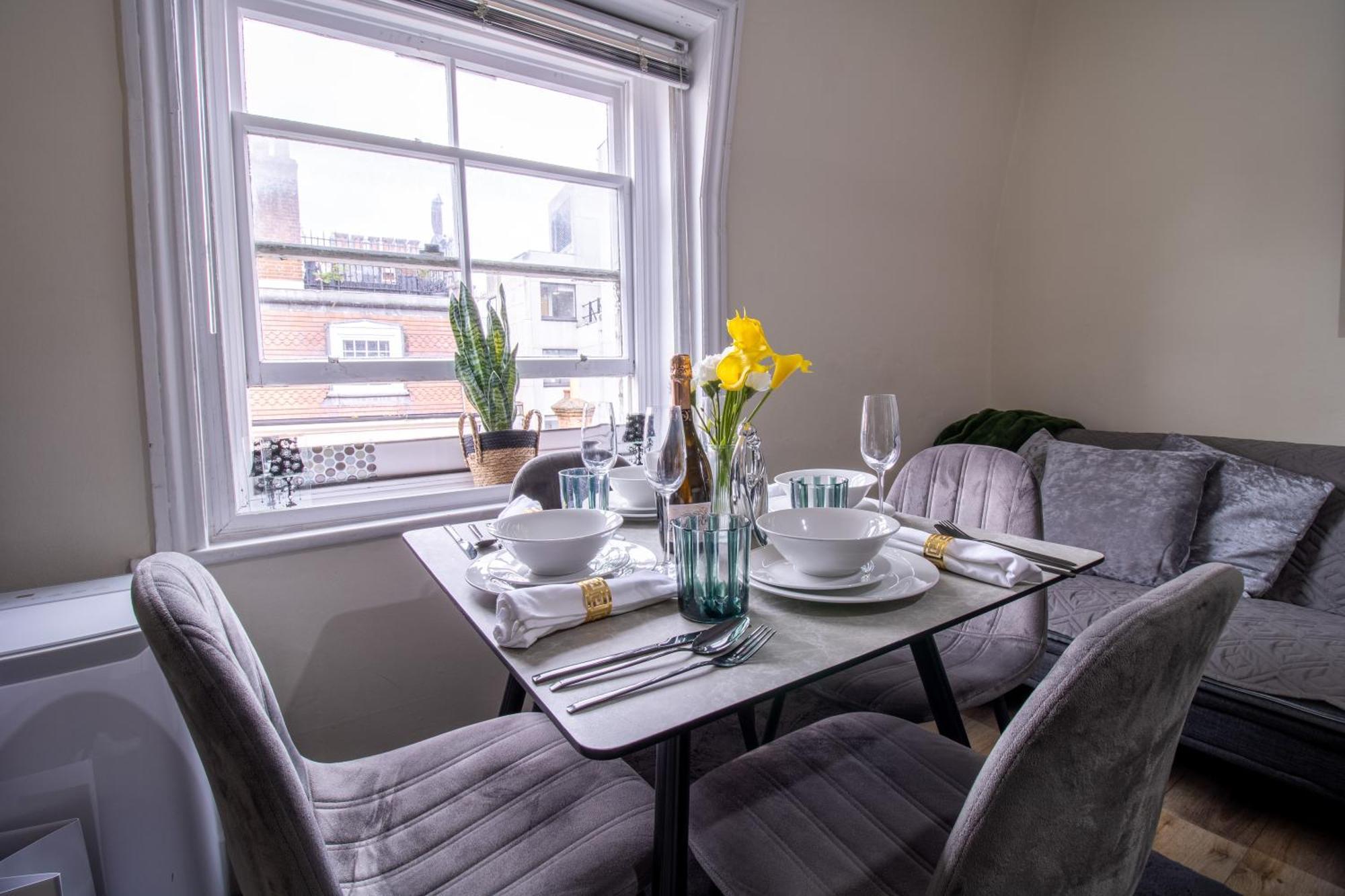 Cosy 2-Bedroom Apartment In Mayfair 8Cb - 4Th Floor No Elevator London Exteriör bild